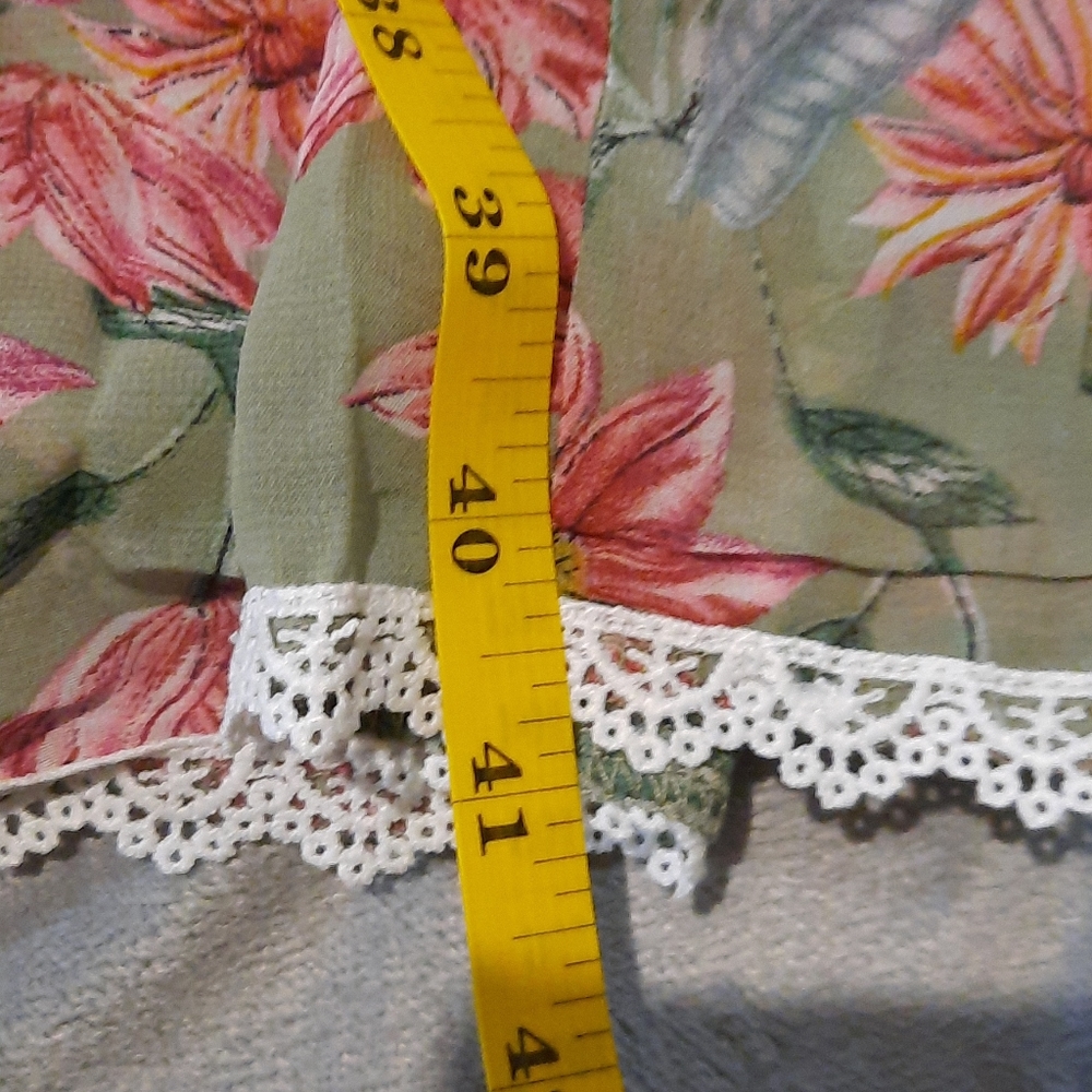 Last one Women's Goddess floral and lace kimono - Picture 16 of 16